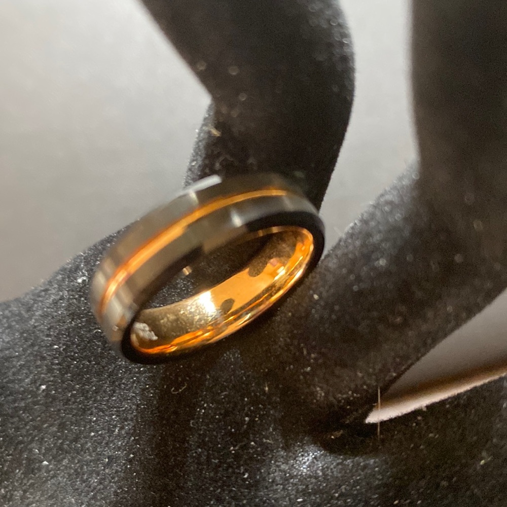 8mm men black/gold ring